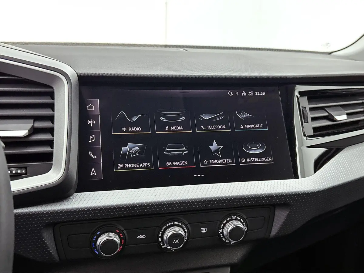 25 TFSI Pro Line 95 PK | Apple Carplay | Android Auto | Cruise Control | Airco | Lichtmetalen velgen 18" |