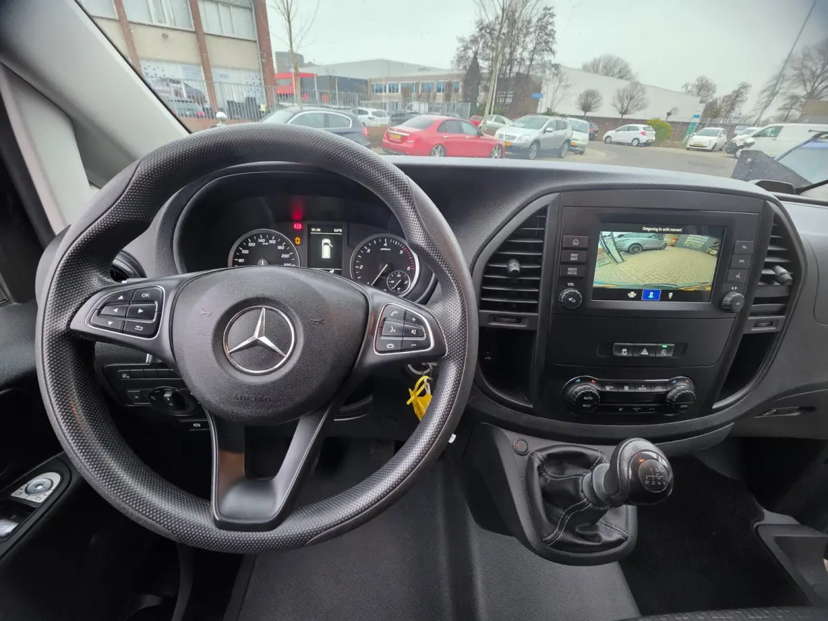 110 CDI Lang | OVERBRENG AUTO | PRACHTIGE CABINE | Met o.a. navigatie, achteruitrijcamera, climate en cruise!