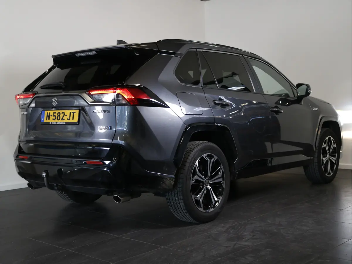 2.5 Plug-in Hybrid Style | Afneembare trekhaak | Stuurverwarming |