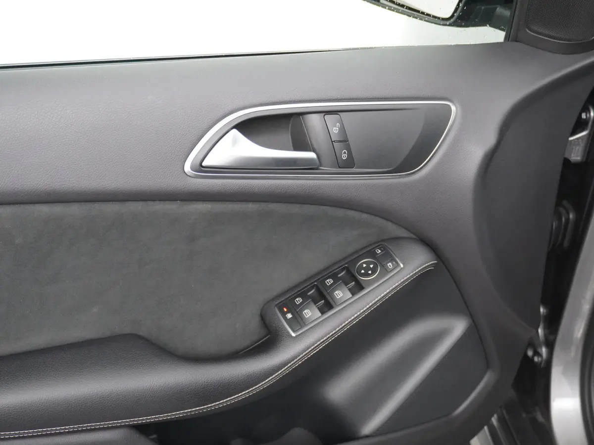 200 Ambition | Trekhaak Carplay Sfeer