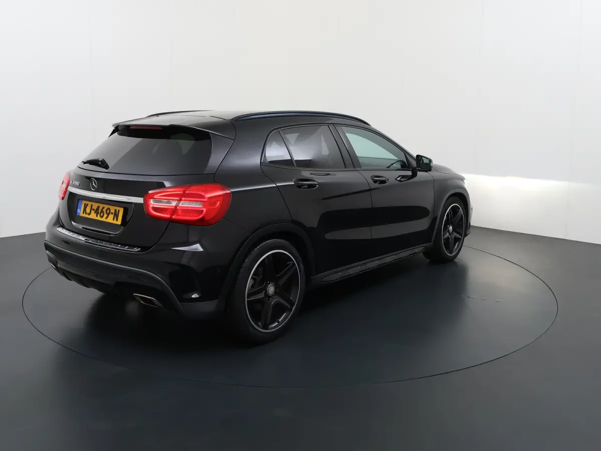 180 AMG line | Night