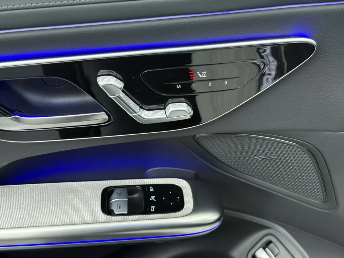 300 e AMG Line | Pano Night Camera