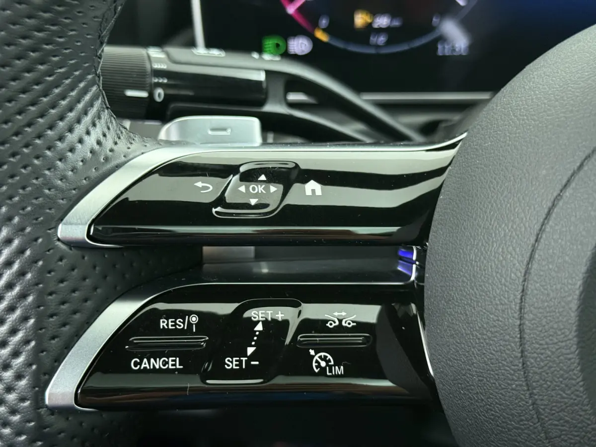 300 e AMG Line | Pano Night Camera