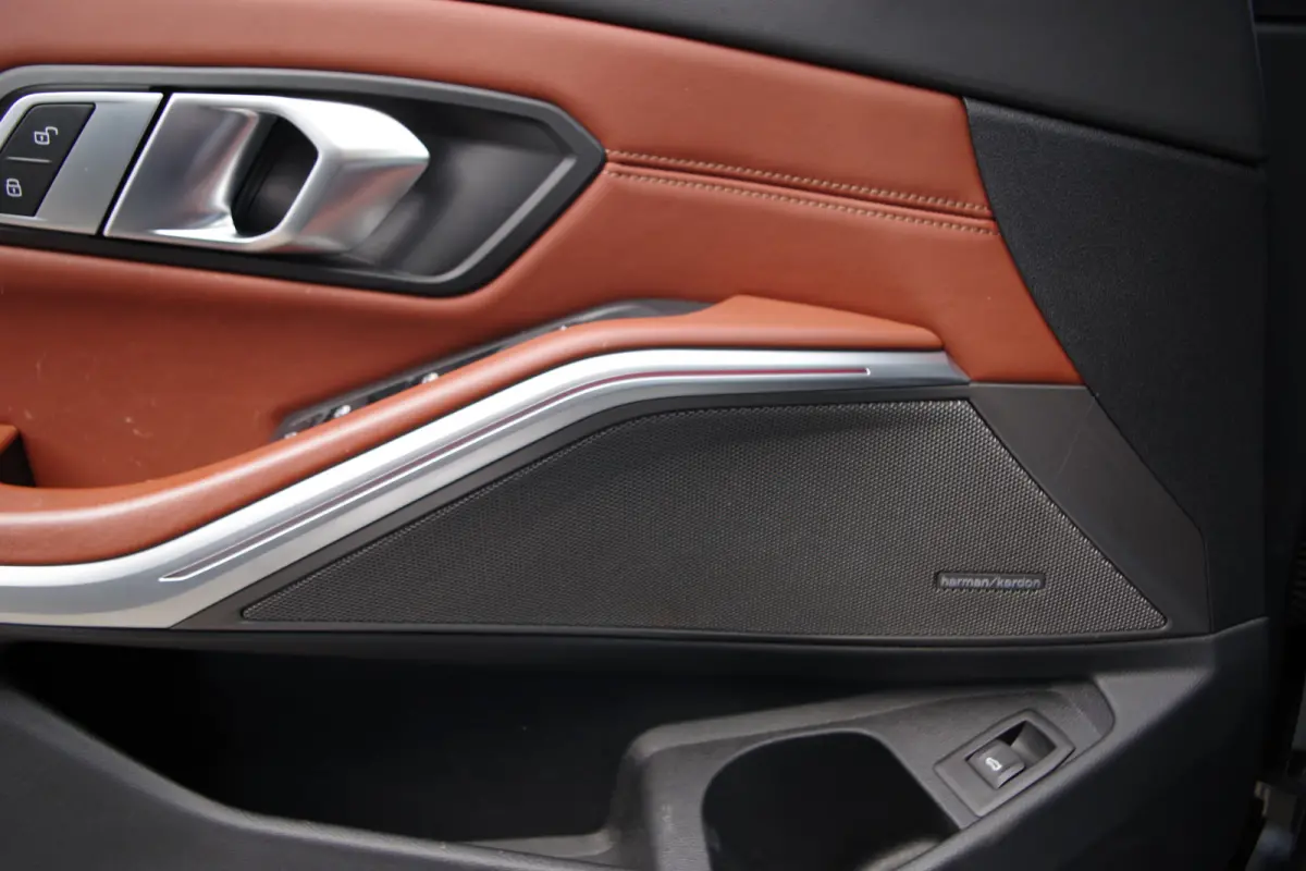 330i 259 PK High Executive M-Sport Edition, Panoramadak, Trekhaak, Individual, Head-Up