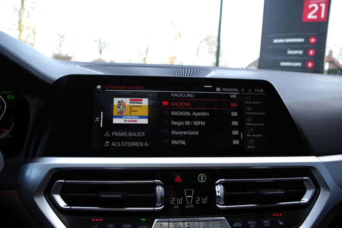 330i 259 PK High Executive M-Sport Edition, Panoramadak, Trekhaak, Individual, Head-Up