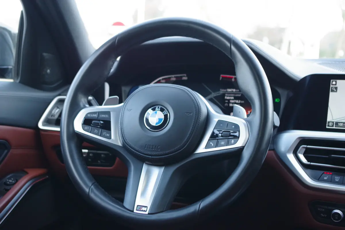 330i 259 PK High Executive M-Sport Edition, Panoramadak, Trekhaak, Individual, Head-Up