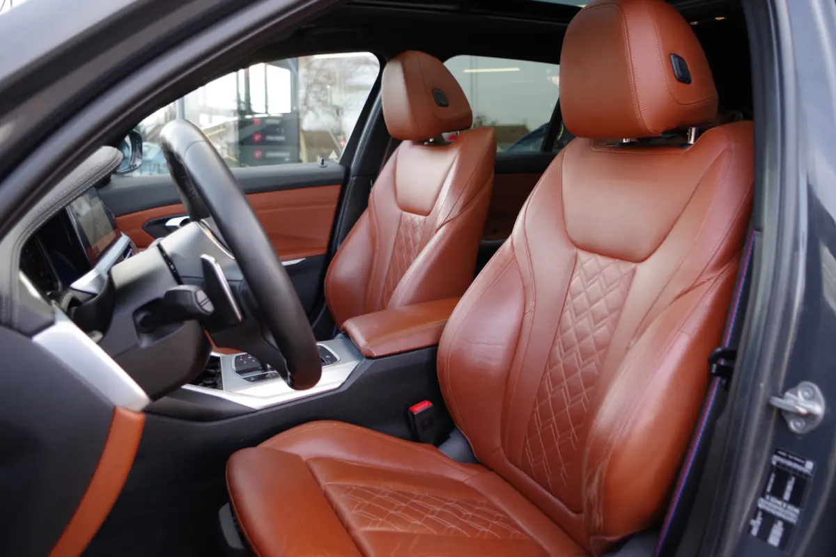 330i 259 PK High Executive M-Sport Edition, Panoramadak, Trekhaak, Individual, Head-Up