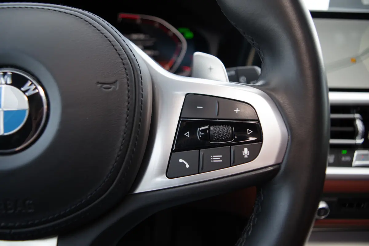 330i 259 PK High Executive M-Sport Edition, Panoramadak, Trekhaak, Individual, Head-Up
