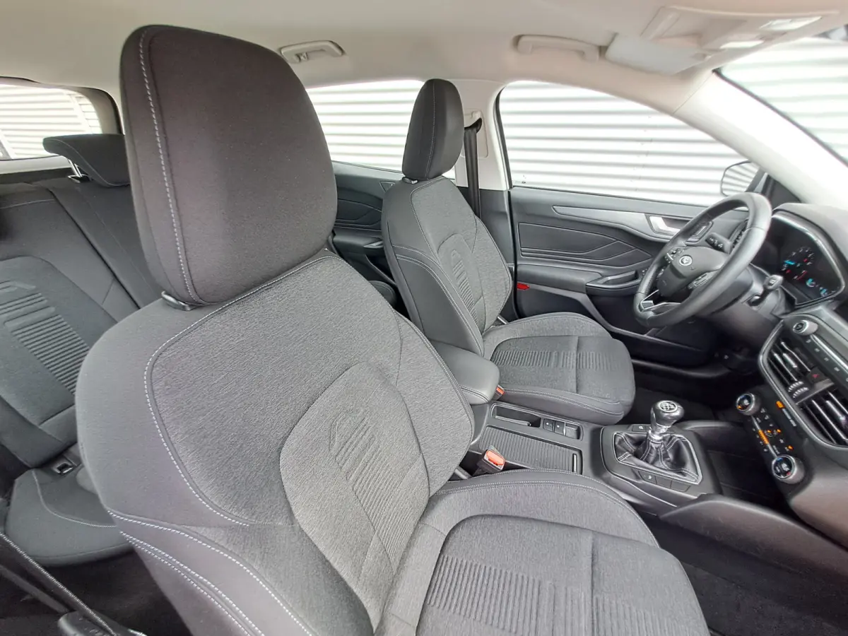 1.0 EcoBoost Active Business | Navi | PDC | Cruise | Trekhaak | ECC | Stoel, Stuur, Voorruit verwarming
