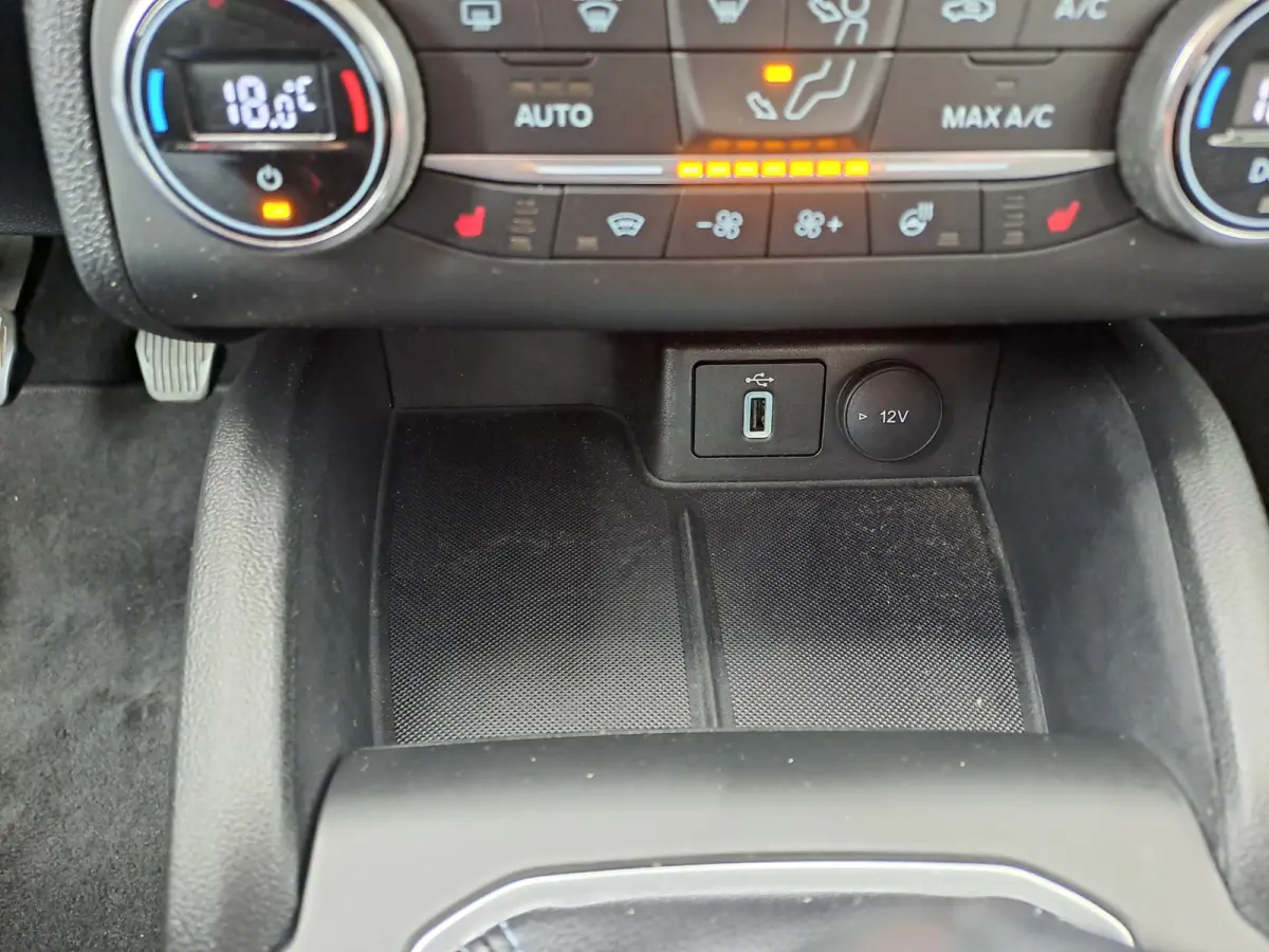 1.0 EcoBoost Active Business | Navi | PDC | Cruise | Trekhaak | ECC | Stoel, Stuur, Voorruit verwarming