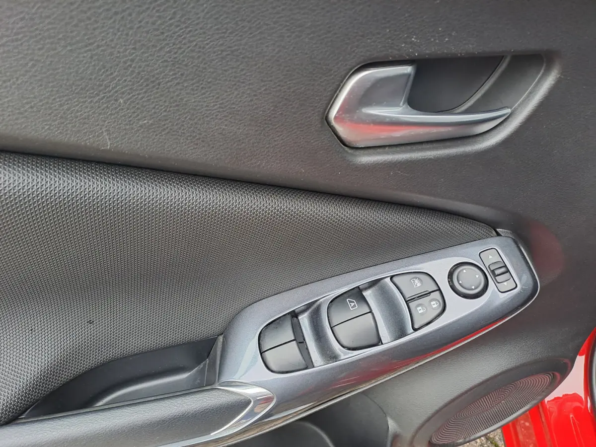 1.0 DIG-T Visia | Airco | Cruise | DAB | Bluetooth | Rijstrooksensor met correctie | Isofix