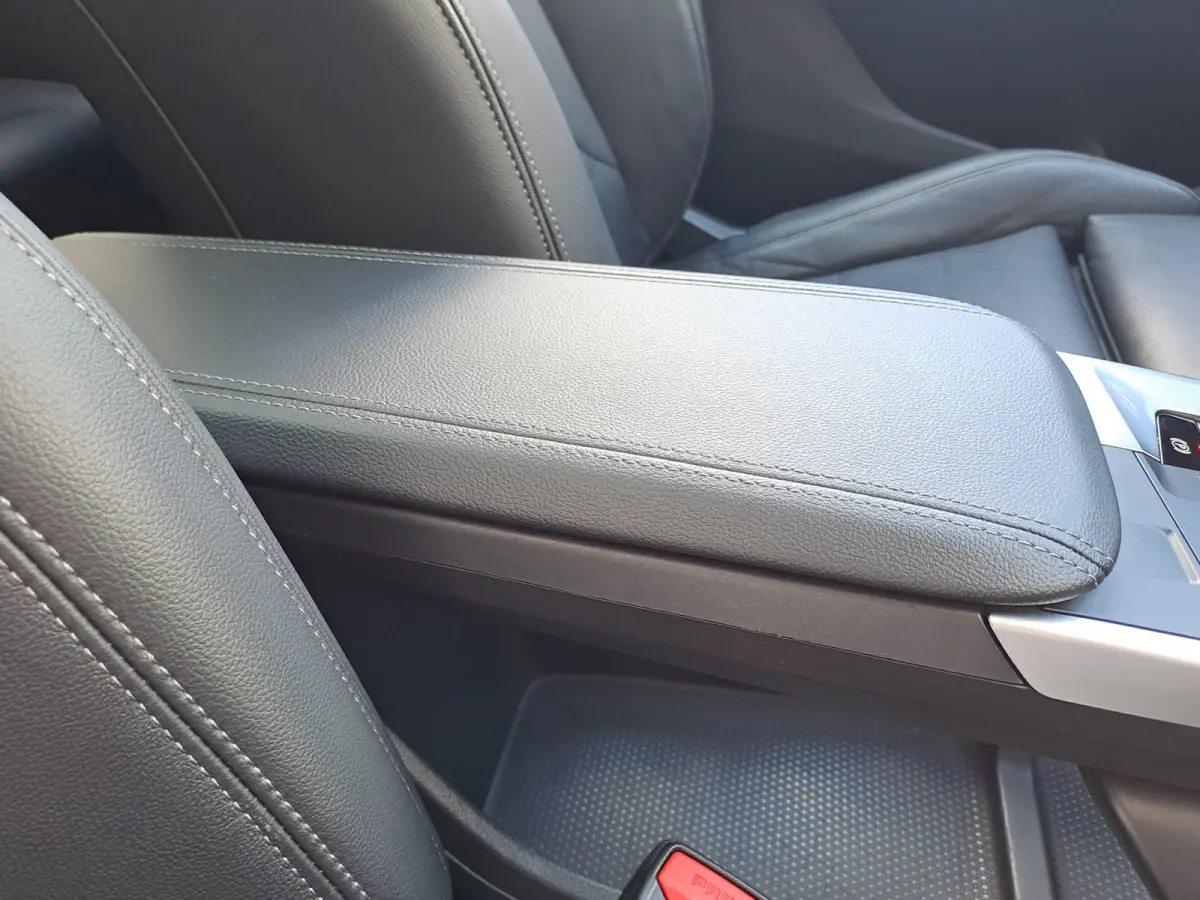 220i AUTOMAAT | Sensoren | Navigatie | Cruise | 360 Camera | Head-up display | Elektrisch verstelbare stoel | Apple Carplay/Android Auto