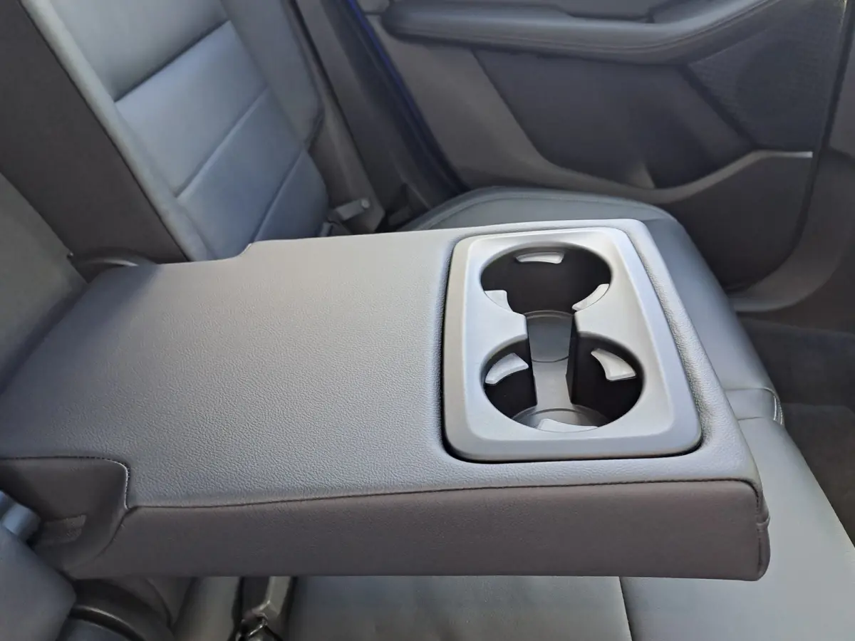 220i AUTOMAAT | Sensoren | Navigatie | Cruise | 360 Camera | Head-up display | Elektrisch verstelbare stoel | Apple Carplay/Android Auto