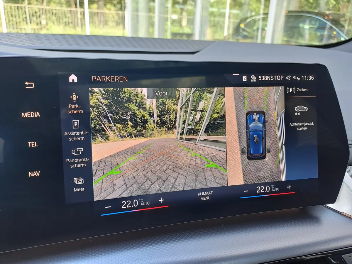 220i AUTOMAAT | Sensoren | Navigatie | Cruise | 360 Camera | Head-up display | Elektrisch verstelbare stoel | Apple Carplay/Android Auto