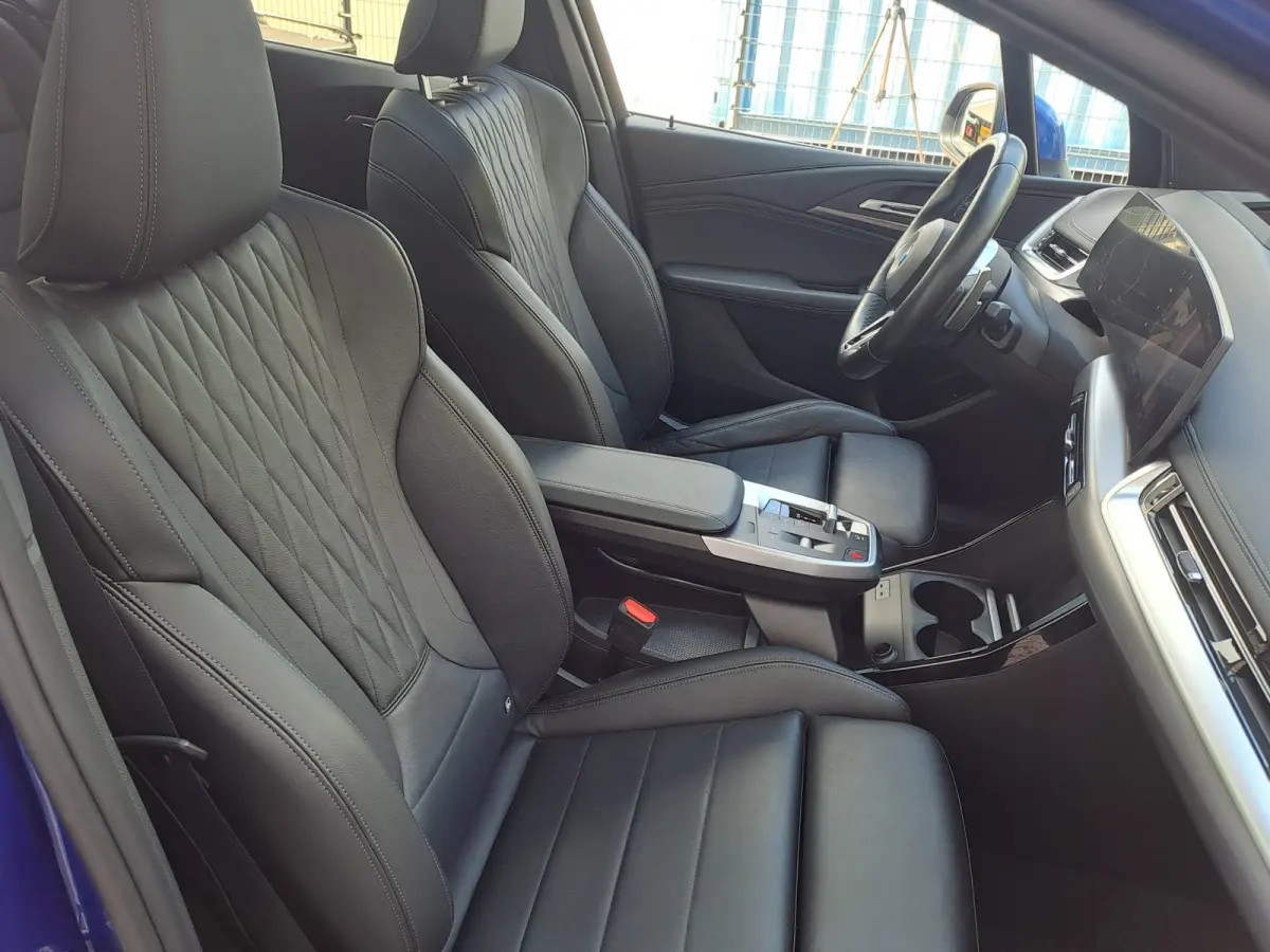 220i AUTOMAAT | Sensoren | Navigatie | Cruise | 360 Camera | Head-up display | Elektrisch verstelbare stoel | Apple Carplay/Android Auto