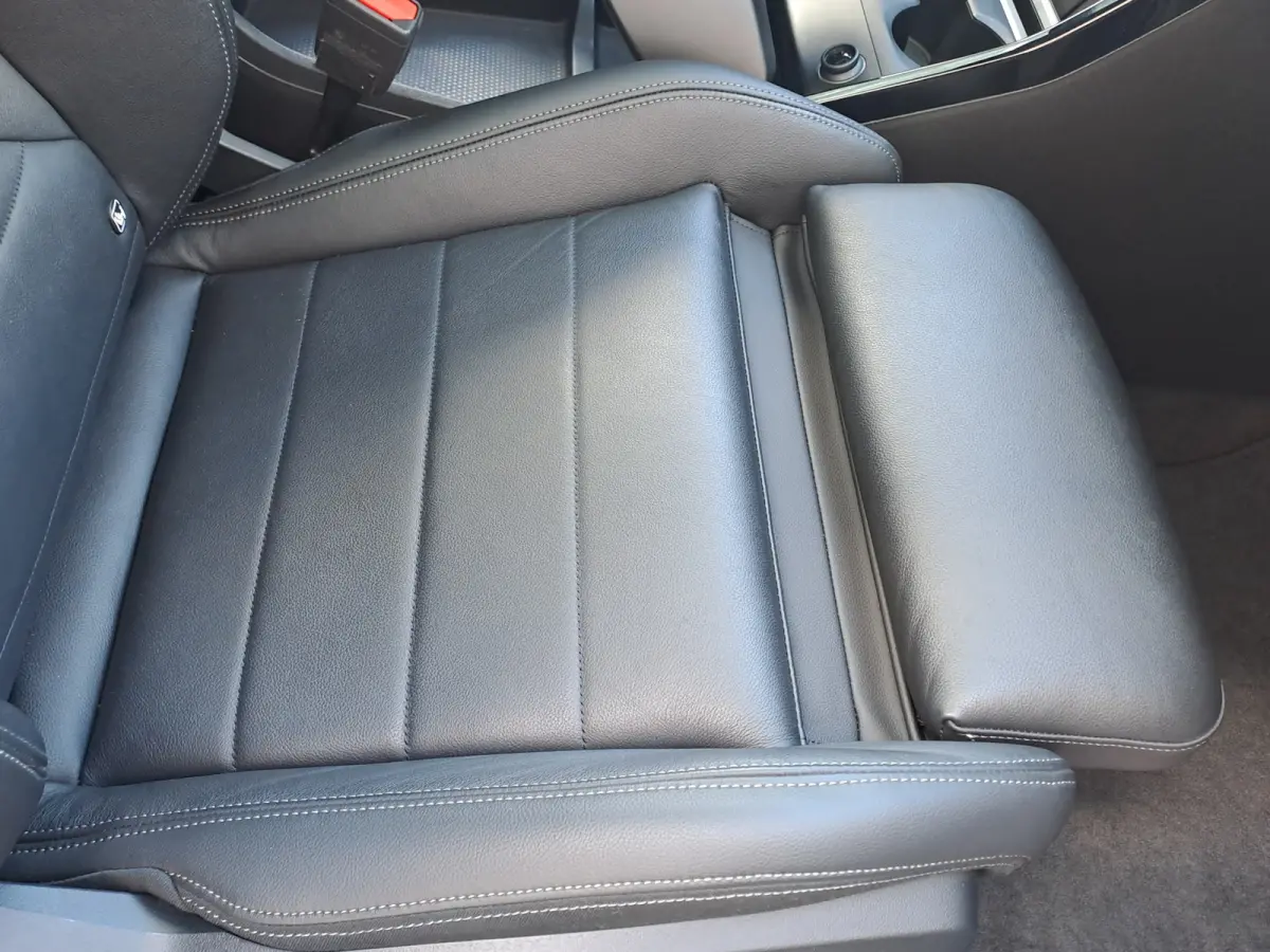 220i AUTOMAAT | Sensoren | Navigatie | Cruise | 360 Camera | Head-up display | Elektrisch verstelbare stoel | Apple Carplay/Android Auto