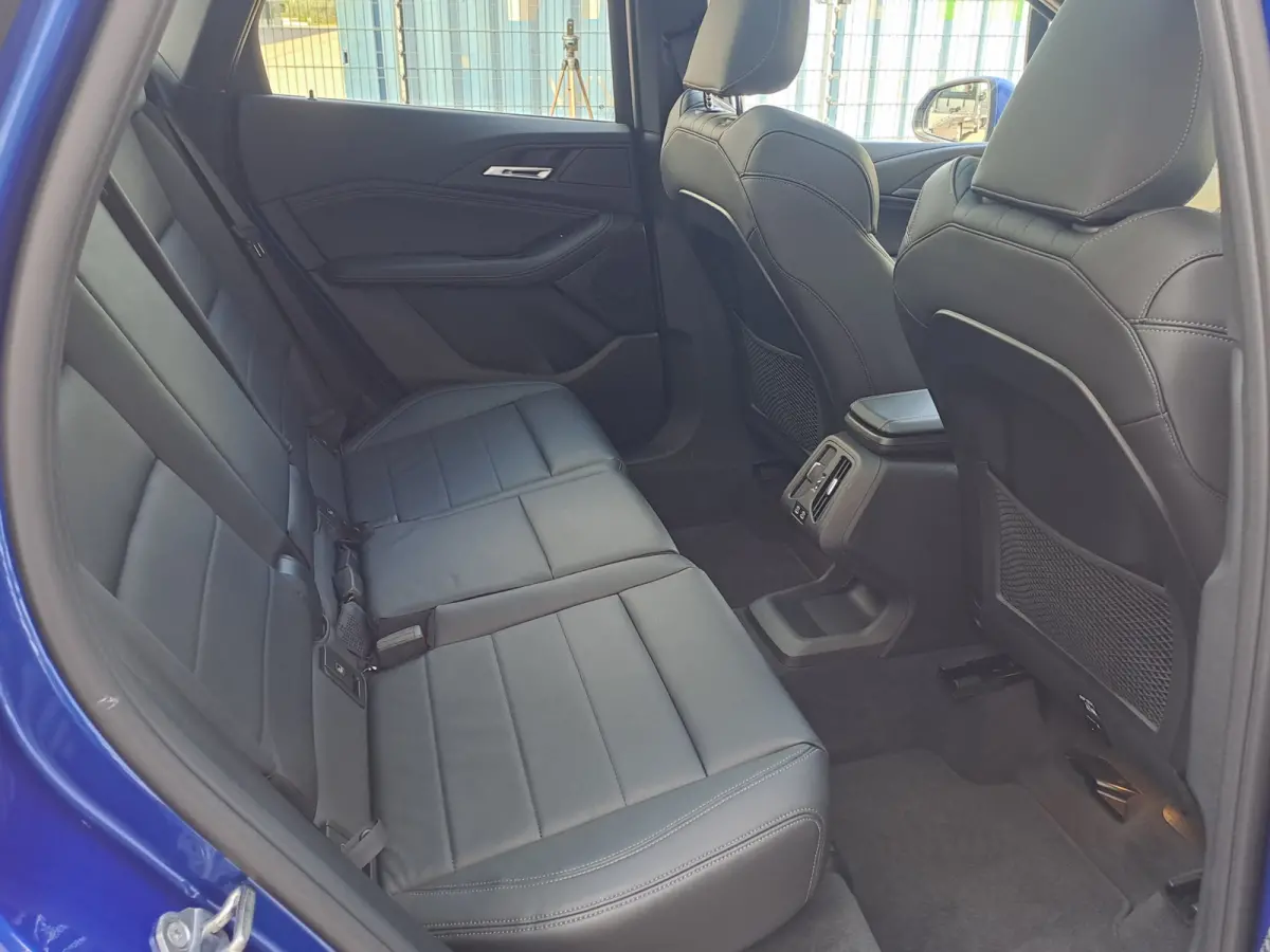 220i AUTOMAAT | Sensoren | Navigatie | Cruise | 360 Camera | Head-up display | Elektrisch verstelbare stoel | Apple Carplay/Android Auto