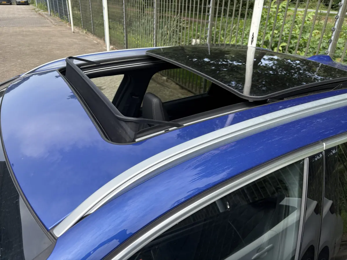 220i AUTOMAAT | Sensoren | Navigatie | Cruise | 360 Camera | Head-up display | Elektrisch verstelbare stoel | Apple Carplay/Android Auto