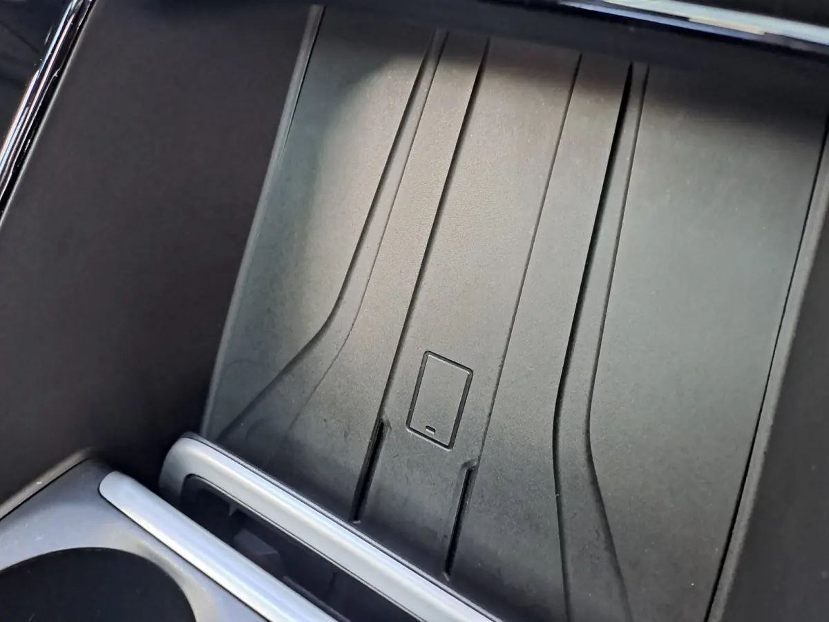 220i AUTOMAAT | Sensoren | Navigatie | Cruise | 360 Camera | Head-up display | Elektrisch verstelbare stoel | Apple Carplay/Android Auto
