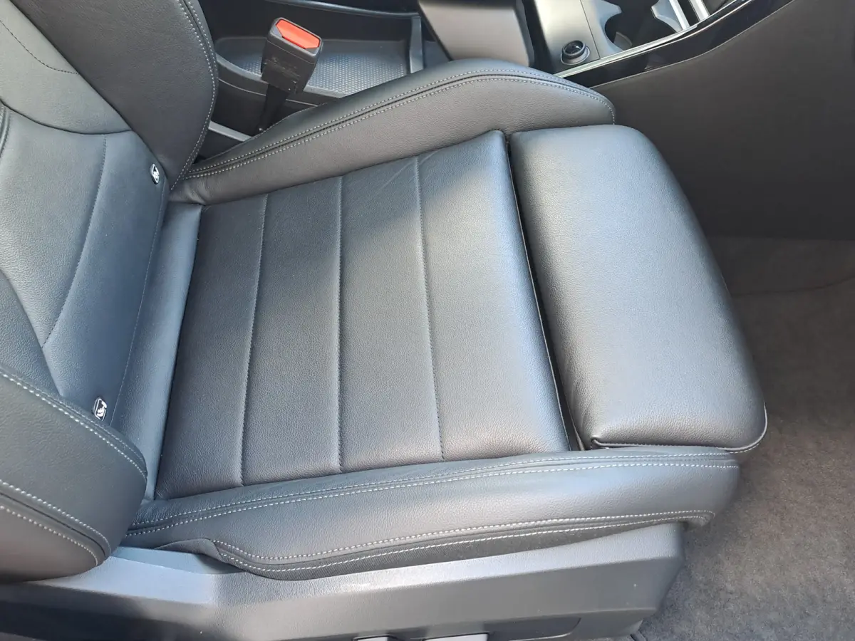 220i AUTOMAAT | Sensoren | Navigatie | Cruise | 360 Camera | Head-up display | Elektrisch verstelbare stoel | Apple Carplay/Android Auto