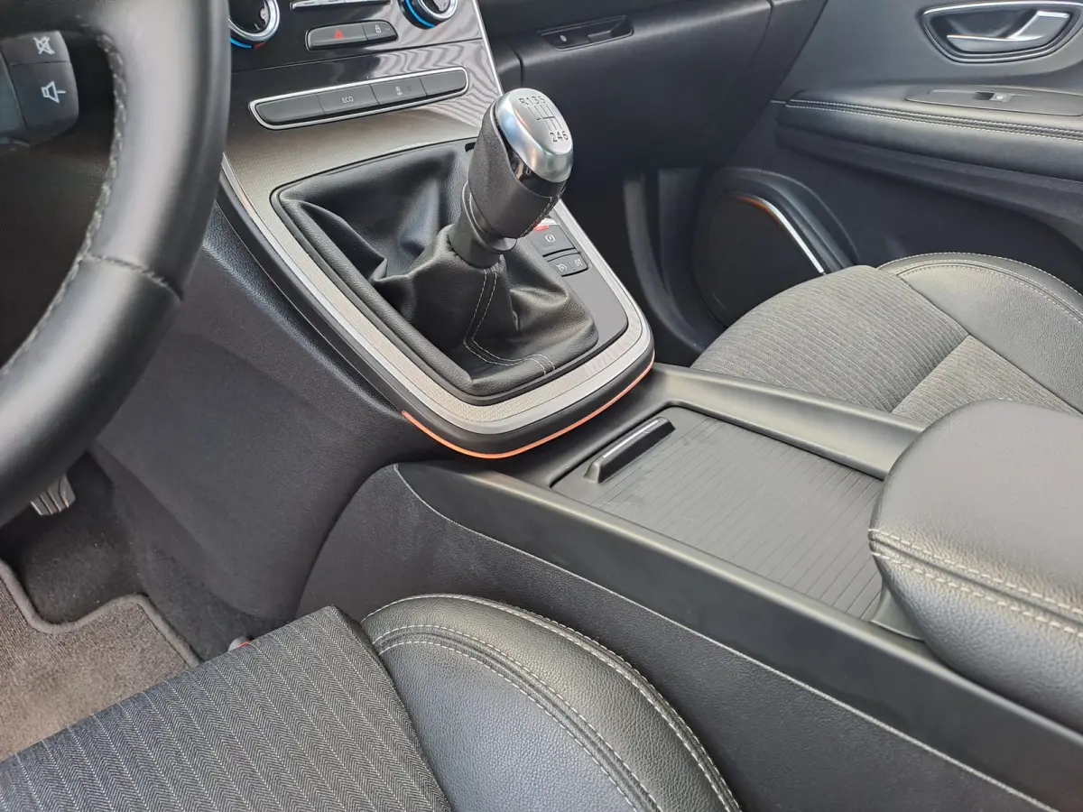 1.3 TCe Techno 7p. | Navigatie | Camera | Apple Carplay/Android Auto | Cruise | 7 zitter / persoons