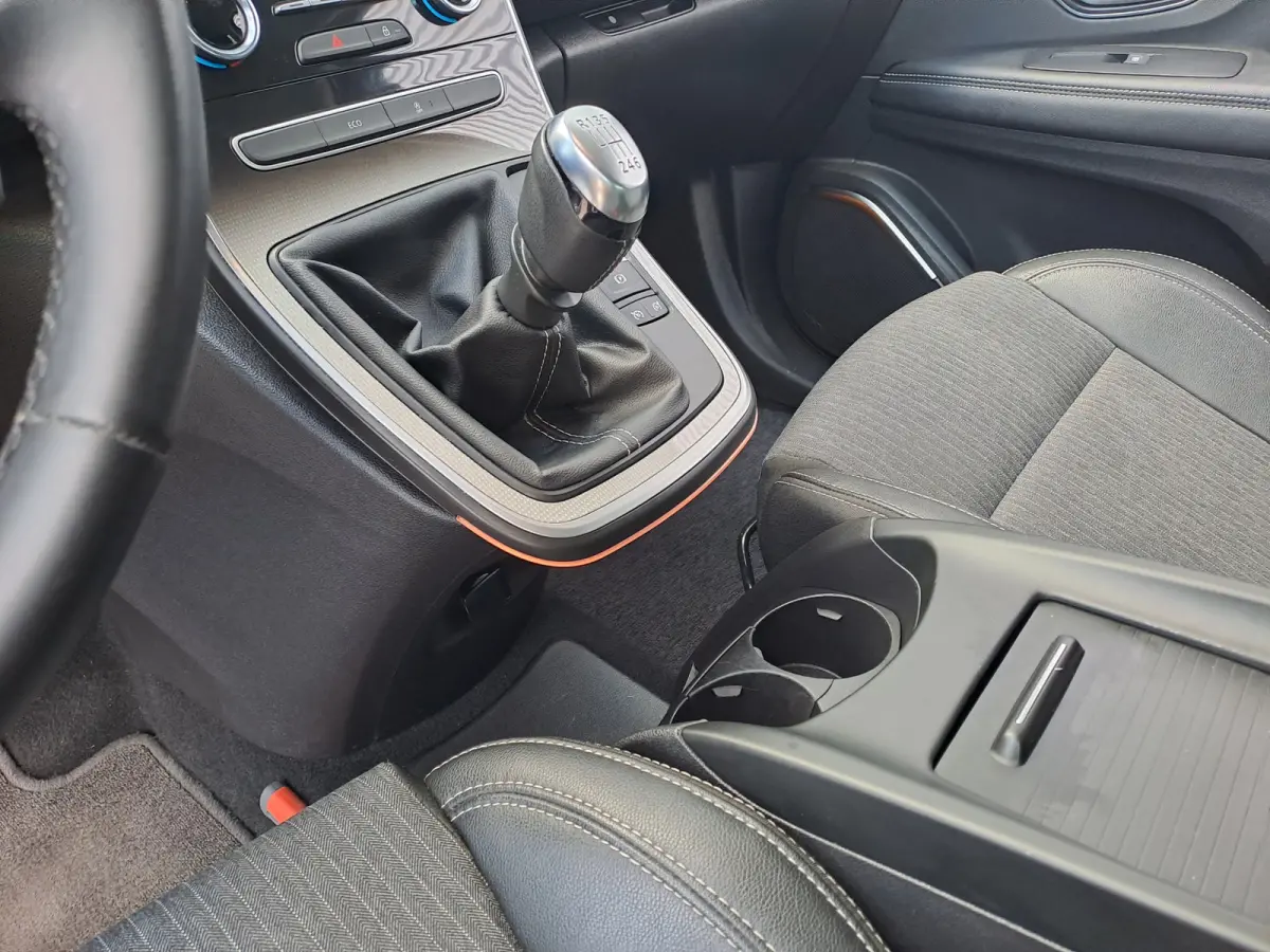 1.3 TCe Techno 7p. | Navigatie | Camera | Apple Carplay/Android Auto | Cruise | 7 zitter / persoons