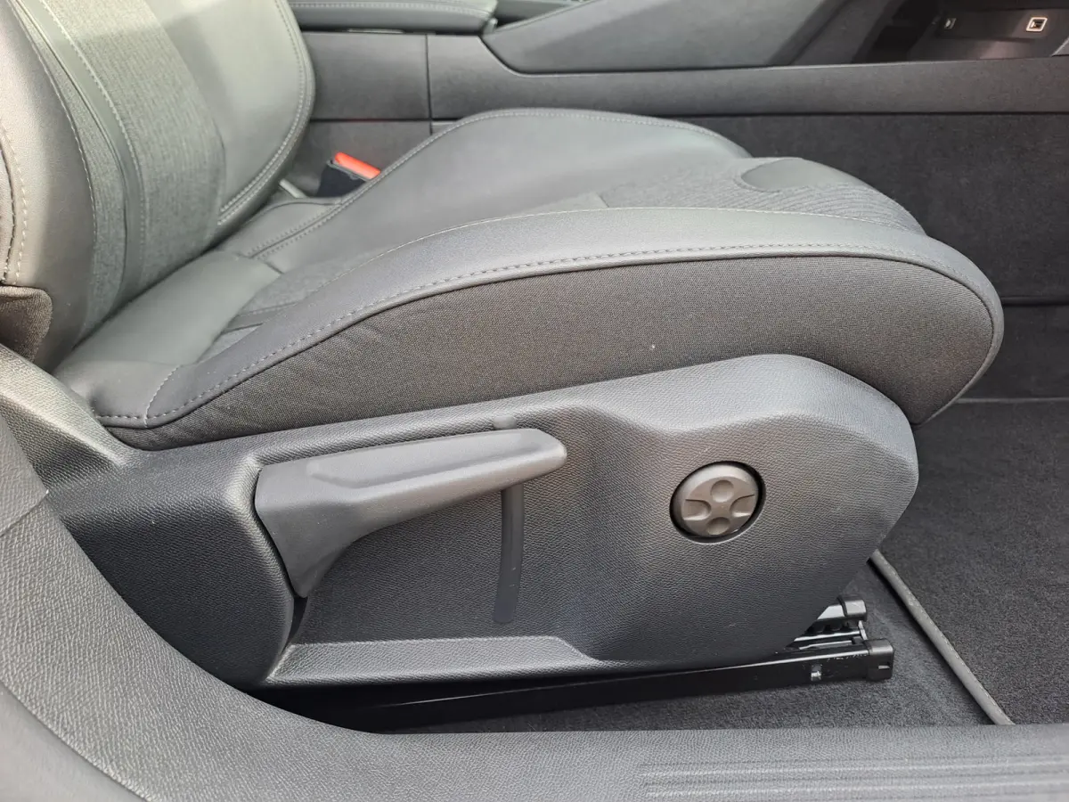 1.2 PureTech Allure Pack Business AUTOMAAT | Navigatie | Adaptieve Cruise | Climate | Sensoren | Rijstrooksensor met correctie | Apple Carplay/Android Auto | Dode hoek detector