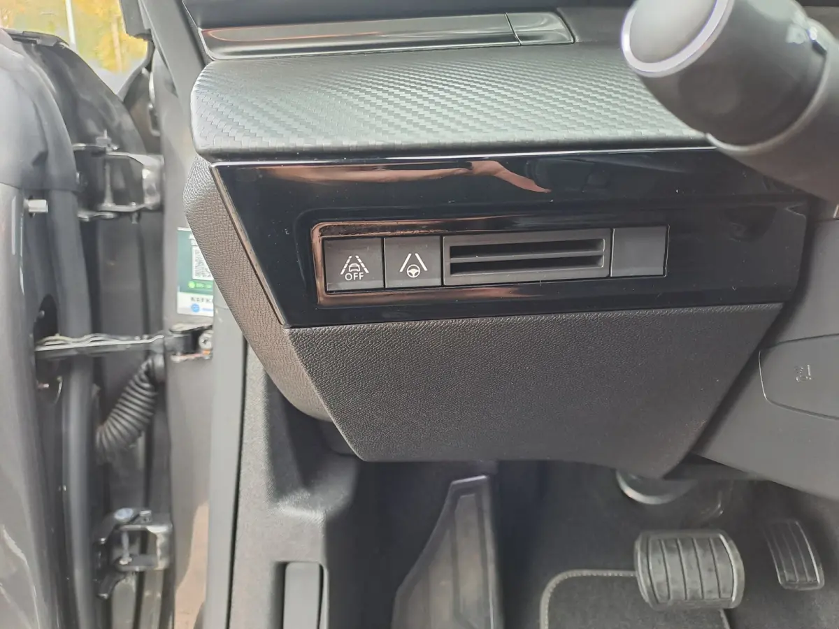 1.2 PureTech Allure Pack Business AUTOMAAT | Navigatie | Adaptieve Cruise | Climate | Sensoren | Rijstrooksensor met correctie | Apple Carplay/Android Auto | Dode hoek detector