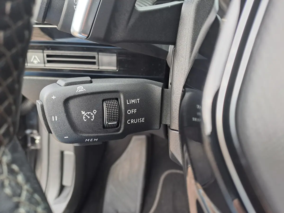 1.2 PureTech Allure Pack Business AUTOMAAT | Navigatie | Adaptieve Cruise | Climate | Sensoren | Rijstrooksensor met correctie | Apple Carplay/Android Auto | Dode hoek detector