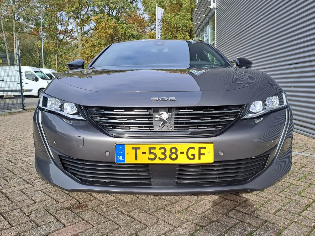 1.2 PureTech Allure Pack Business AUTOMAAT | Navigatie | Adaptieve Cruise | Climate | Sensoren | Rijstrooksensor met correctie | Apple Carplay/Android Auto | Dode hoek detector