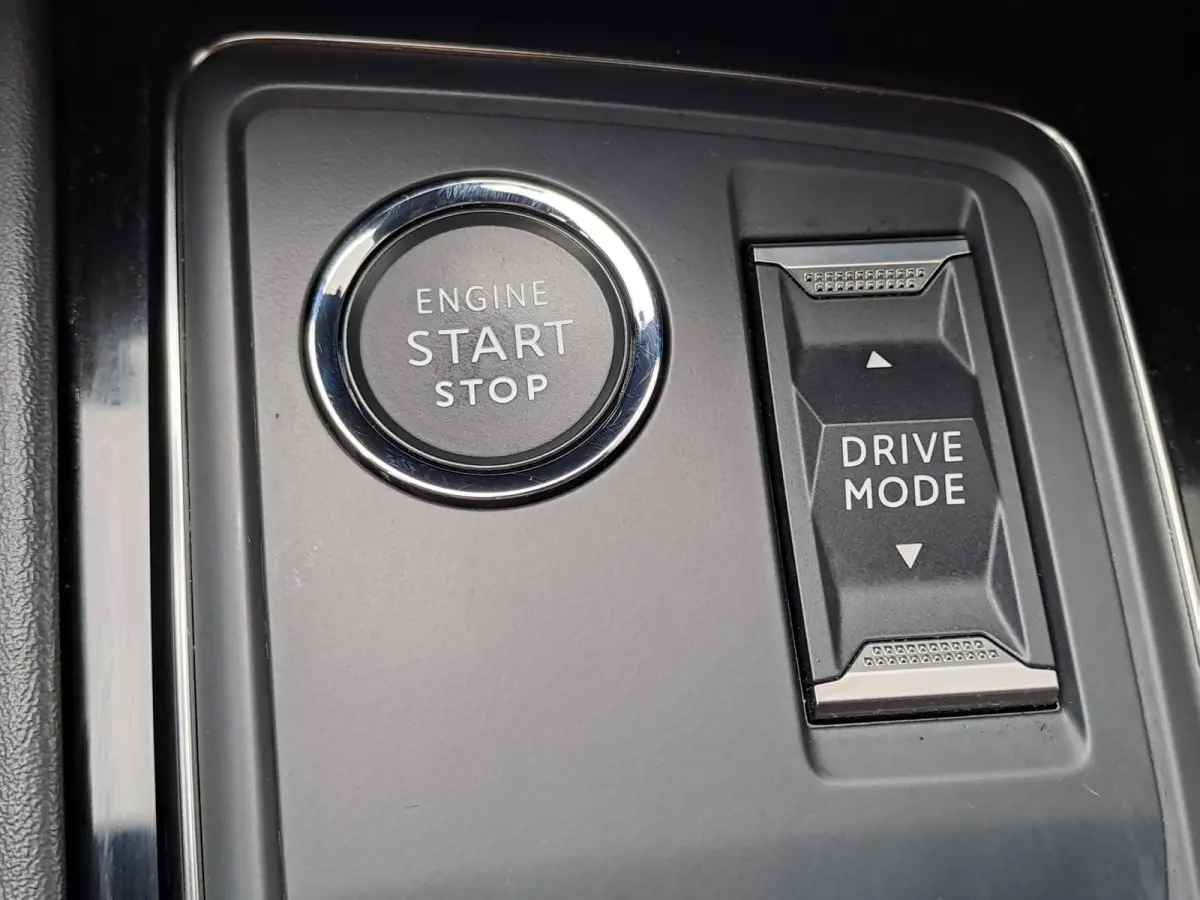 1.2 PureTech Allure Pack Business AUTOMAAT | Navigatie | Adaptieve Cruise | Climate | Sensoren | Rijstrooksensor met correctie | Apple Carplay/Android Auto | Dode hoek detector
