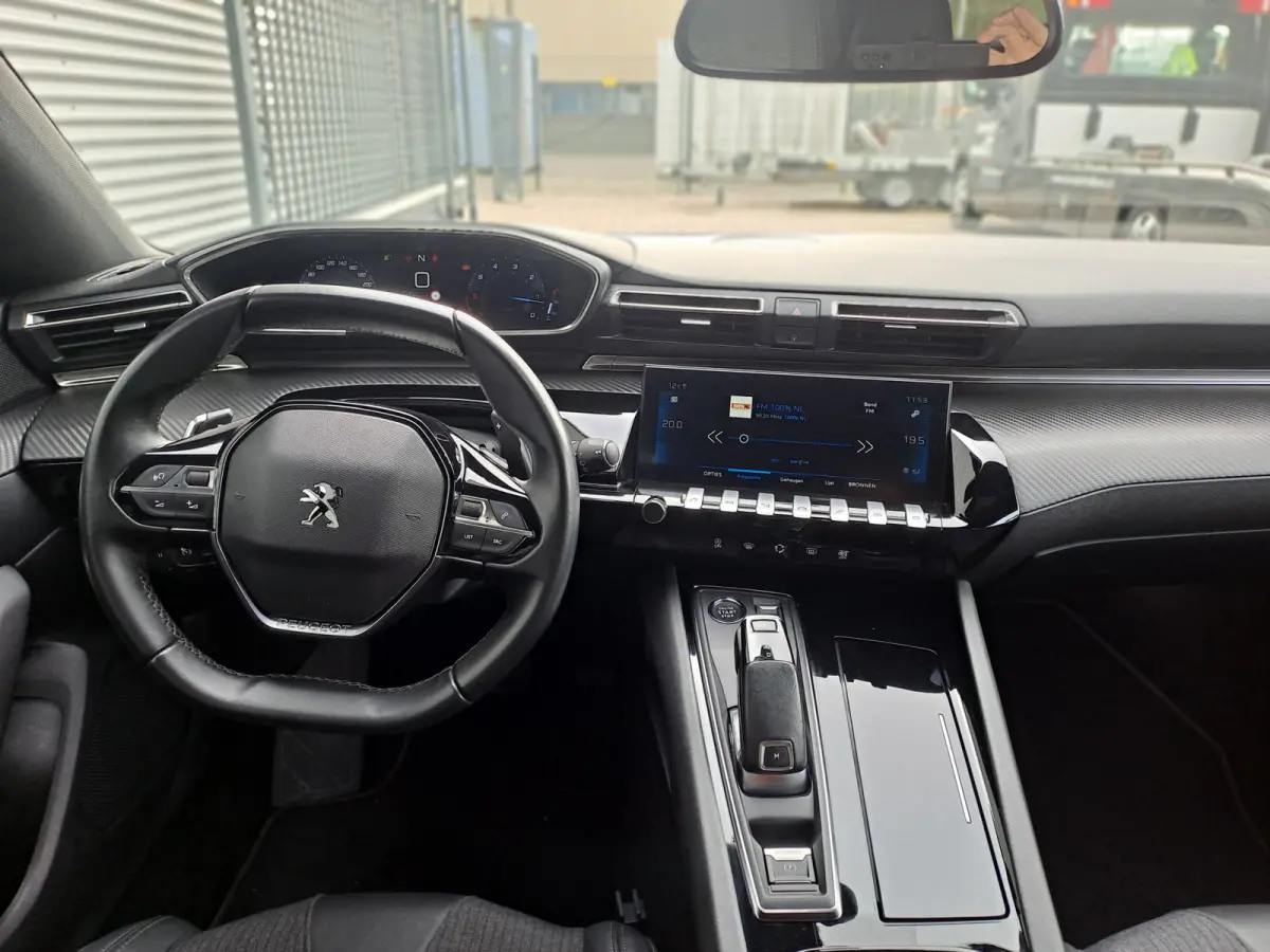 1.2 PureTech Allure Pack Business AUTOMAAT | Navigatie | Adaptieve Cruise | Climate | Sensoren | Rijstrooksensor met correctie | Apple Carplay/Android Auto | Dode hoek detector