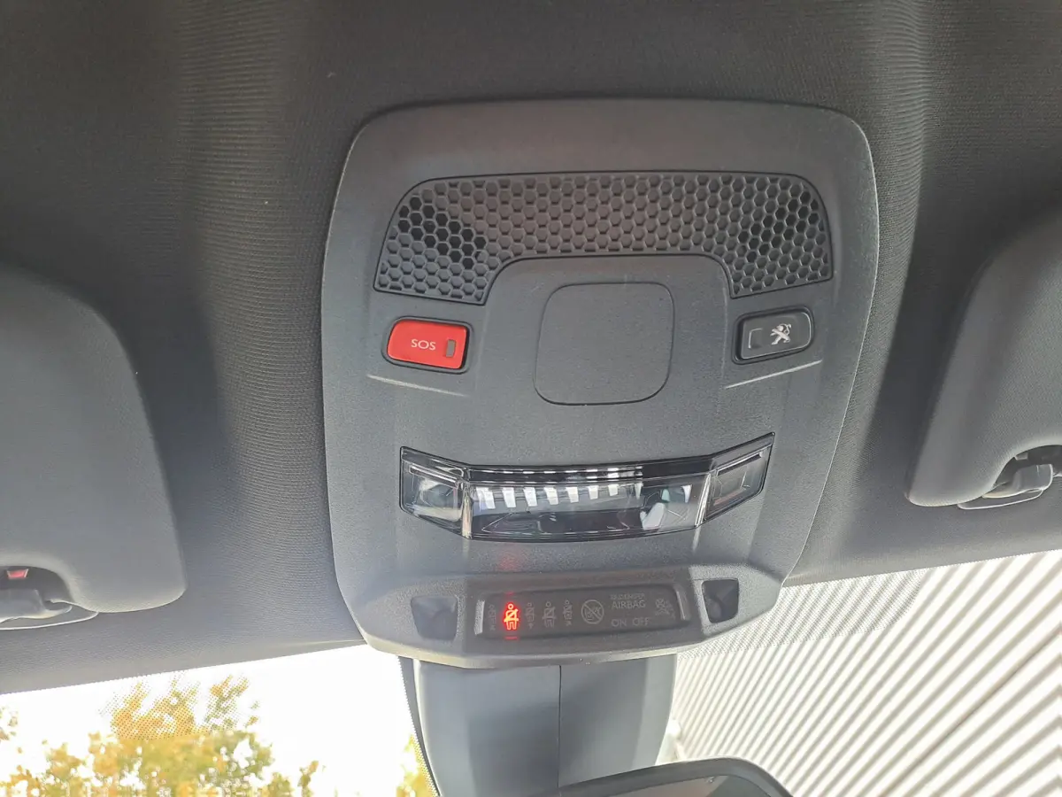 1.2 PureTech Allure Pack Business AUTOMAAT | Navigatie | Adaptieve Cruise | Climate | Sensoren | Rijstrooksensor met correctie | Apple Carplay/Android Auto | Dode hoek detector