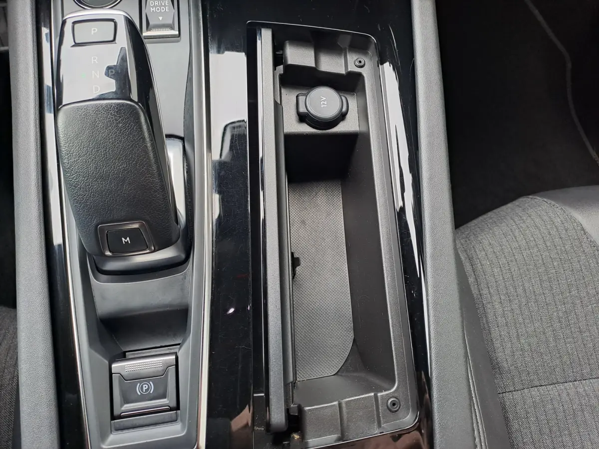 1.2 PureTech Allure Pack Business AUTOMAAT | Navigatie | Adaptieve Cruise | Climate | Sensoren | Rijstrooksensor met correctie | Apple Carplay/Android Auto | Dode hoek detector