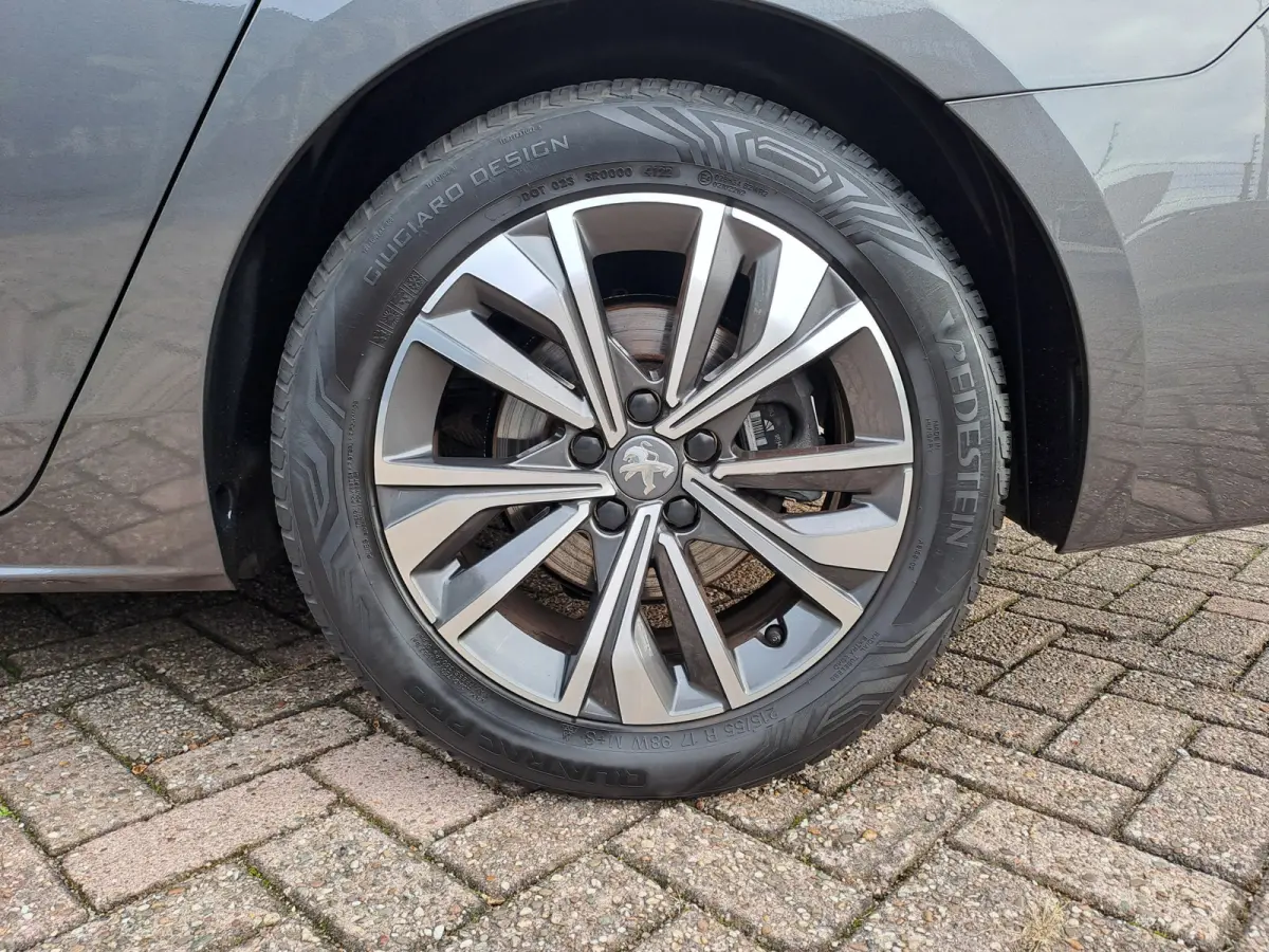 1.2 PureTech Allure Pack Business AUTOMAAT | Navigatie | Adaptieve Cruise | Climate | Sensoren | Rijstrooksensor met correctie | Apple Carplay/Android Auto | Dode hoek detector