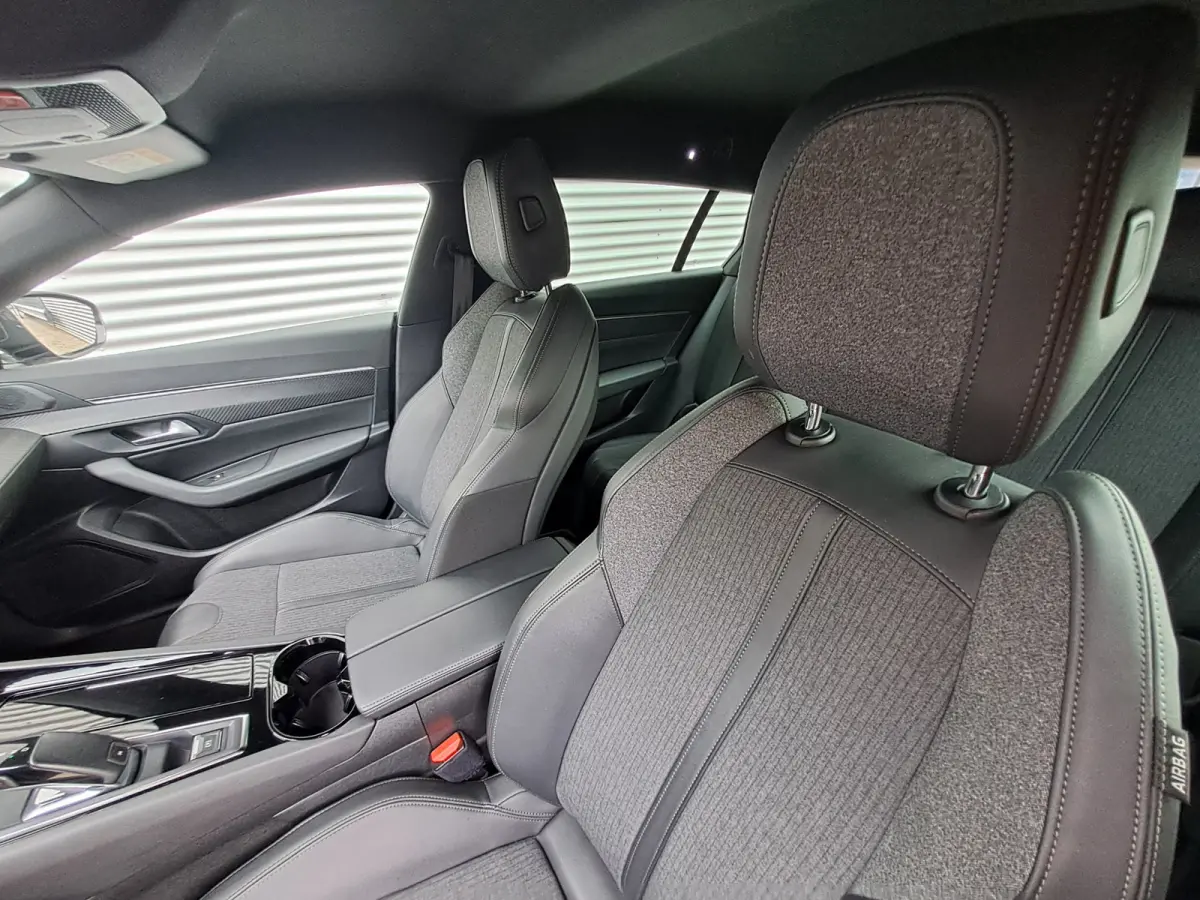 1.2 PureTech Allure Pack Business AUTOMAAT | Navigatie | Adaptieve Cruise | Climate | Sensoren | Rijstrooksensor met correctie | Apple Carplay/Android Auto | Dode hoek detector