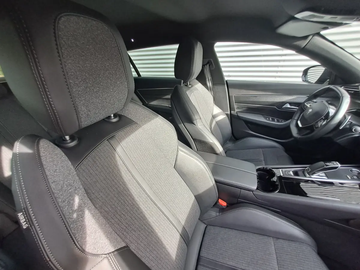 1.2 PureTech Allure Pack Business AUTOMAAT | Navigatie | Adaptieve Cruise | Climate | Sensoren | Rijstrooksensor met correctie | Apple Carplay/Android Auto | Dode hoek detector