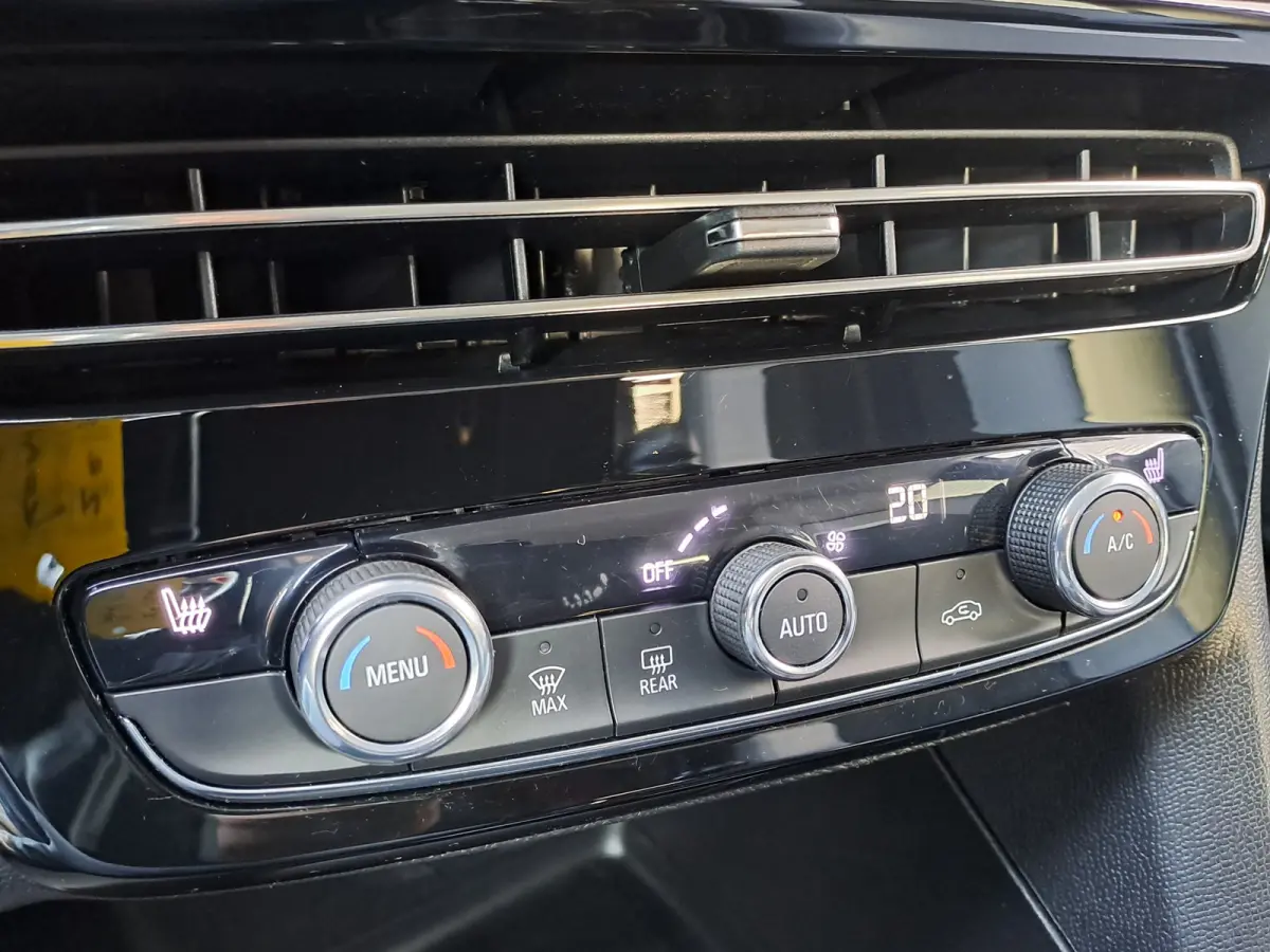 1.2 Turbo Elegance | Navigatie | Camera | LM Velgen | Cruise  | Stoel/stuur Verwarming | Sensoren | Apple Carplay/Android Auto | Rijstrooksensor met correctie
