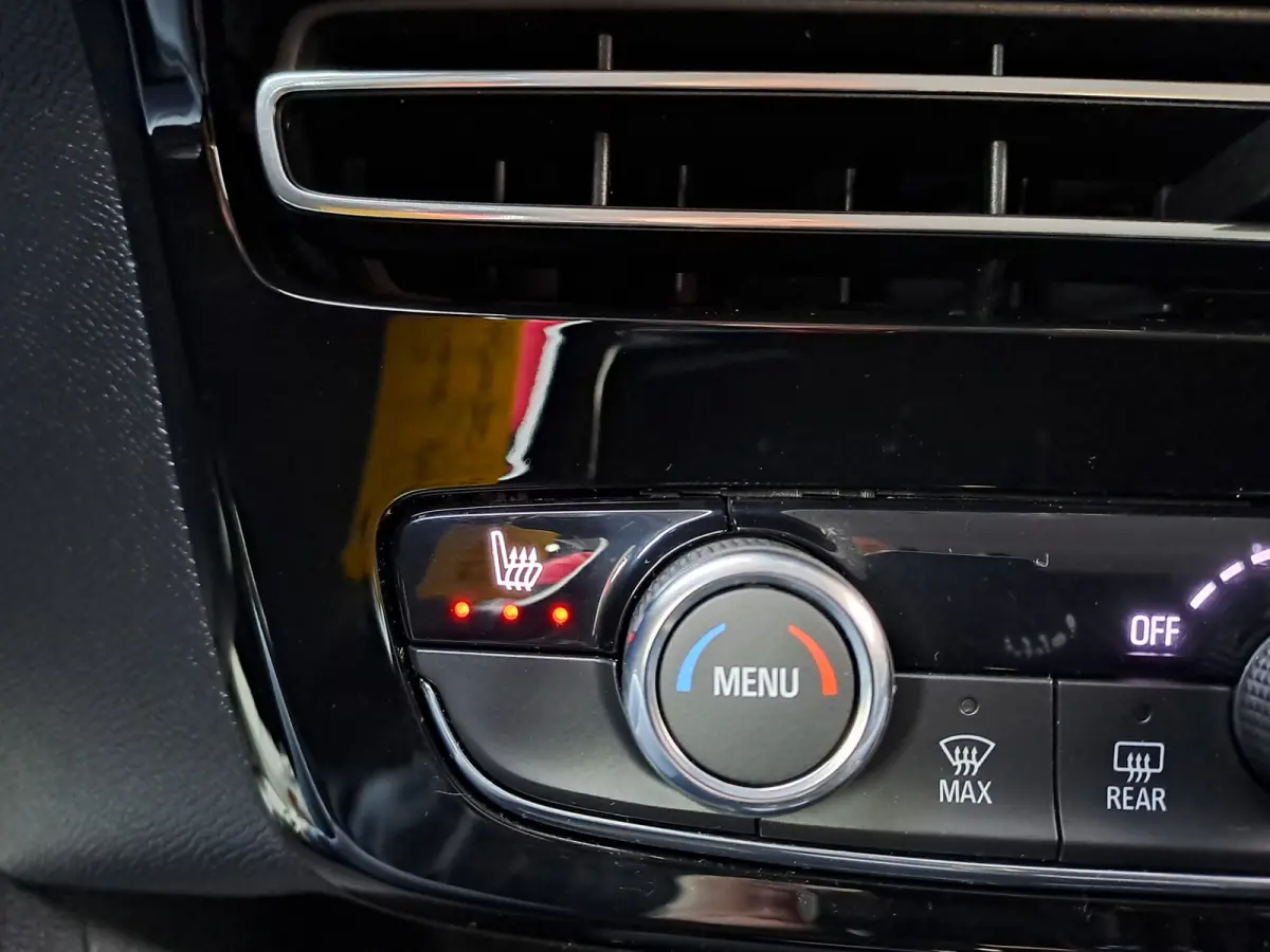 1.2 Turbo Elegance | Navigatie | Camera | LM Velgen | Cruise  | Stoel/stuur Verwarming | Sensoren | Apple Carplay/Android Auto | Rijstrooksensor met correctie