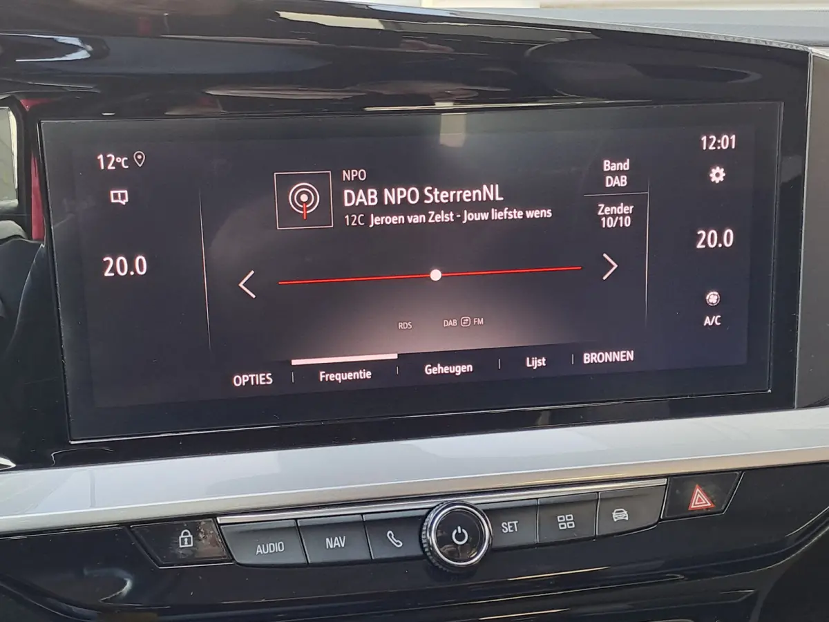1.2 Turbo Elegance | Navigatie | Camera | LM Velgen | Cruise  | Stoel/stuur Verwarming | Sensoren | Apple Carplay/Android Auto | Rijstrooksensor met correctie
