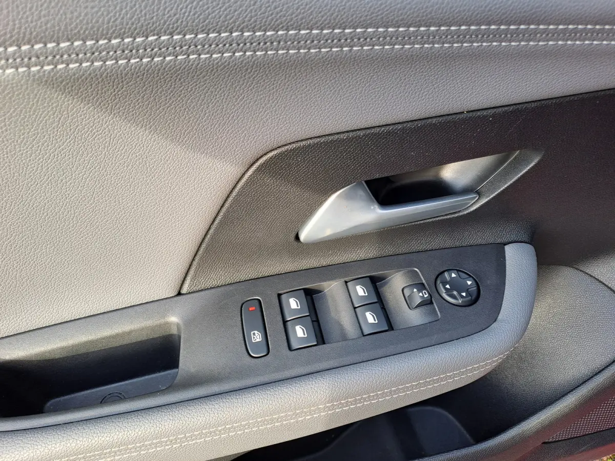 1.2 Turbo Elegance | Navigatie | Camera | LM Velgen | Cruise  | Stoel/stuur Verwarming | Sensoren | Apple Carplay/Android Auto | Rijstrooksensor met correctie