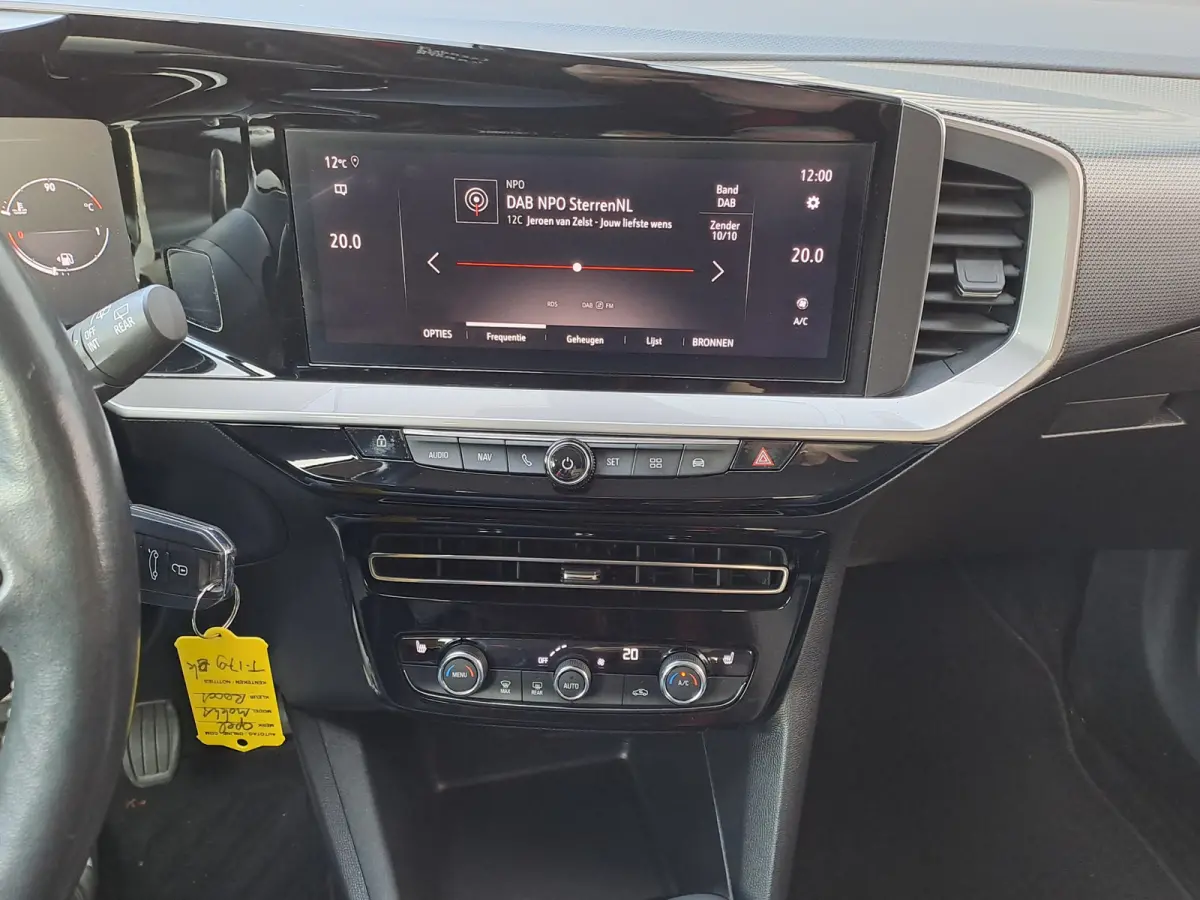 1.2 Turbo Elegance | Navigatie | Camera | LM Velgen | Cruise  | Stoel/stuur Verwarming | Sensoren | Apple Carplay/Android Auto | Rijstrooksensor met correctie