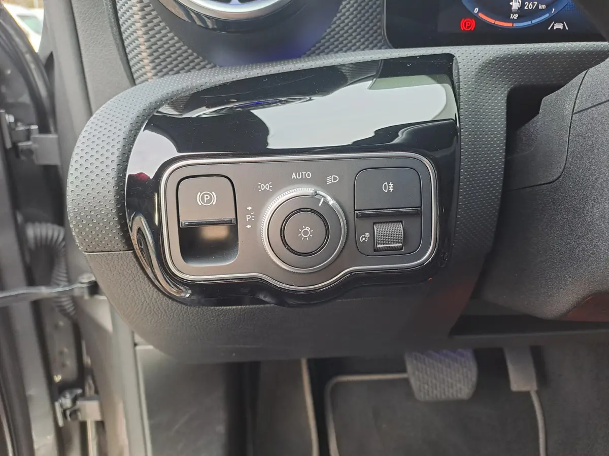 250 e Business Solution AMG Limited PHEV | AUTOMAAT | Navigatie | Panorama dak | Stoelverwarming