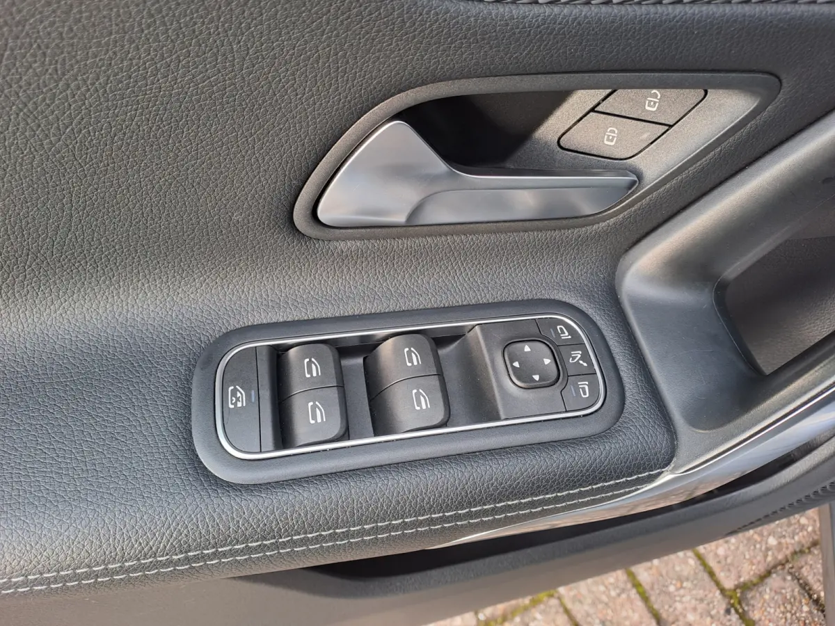 250 e Business Solution AMG Limited PHEV | AUTOMAAT | Navigatie | Panorama dak | Stoelverwarming