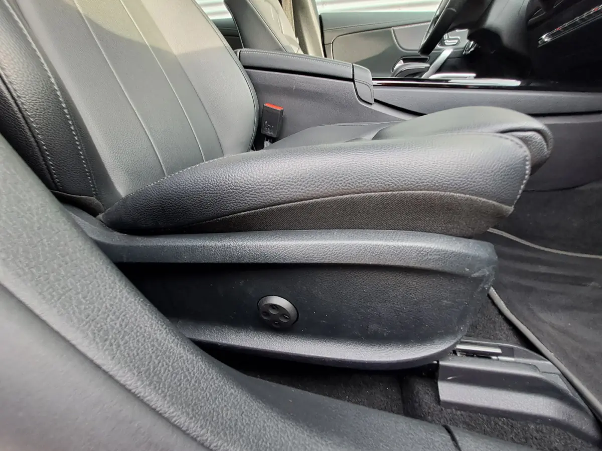 250 e Business Solution AMG Limited PHEV | AUTOMAAT | Navigatie | Panorama dak | Stoelverwarming