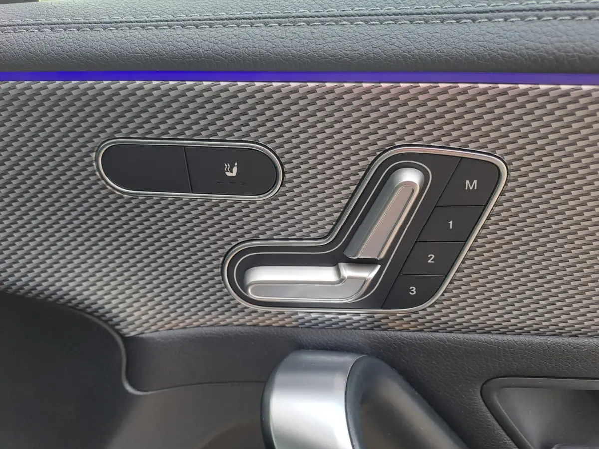 250 e Business Solution AMG Limited PHEV | AUTOMAAT | Navigatie | Panorama dak | Stoelverwarming