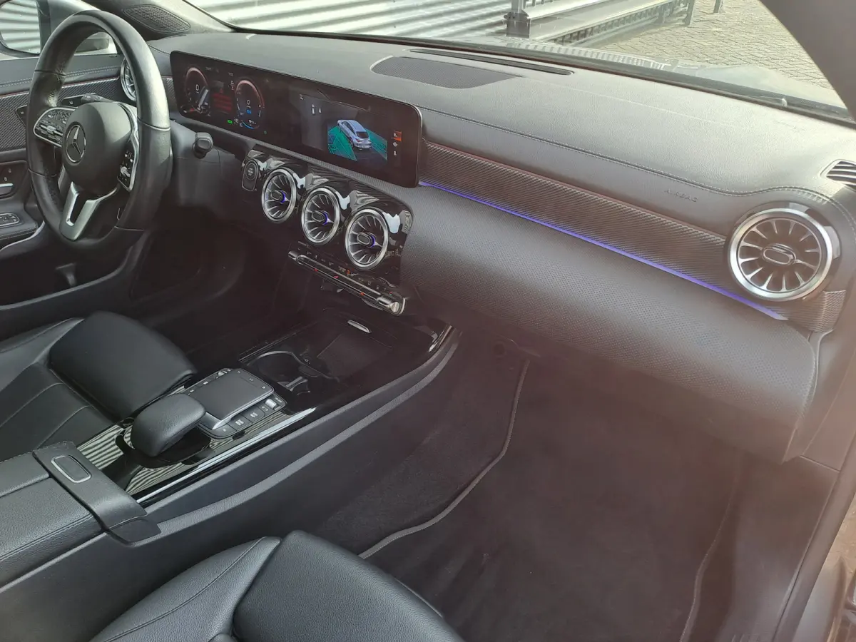 250 e Business Solution AMG Limited PHEV | AUTOMAAT | Navigatie | Panorama dak | Stoelverwarming