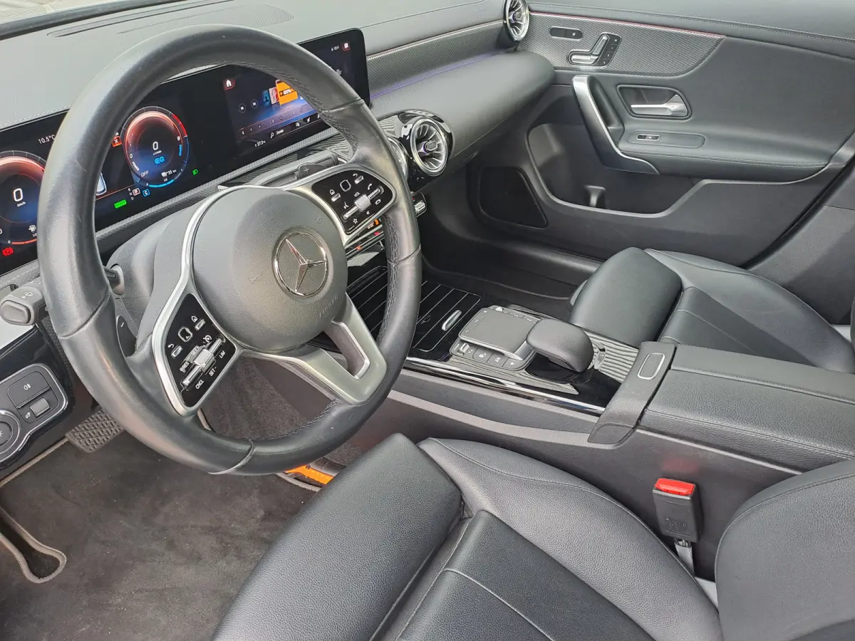 250 e Business Solution AMG Limited PHEV | AUTOMAAT | Navigatie | Panorama dak | Stoelverwarming