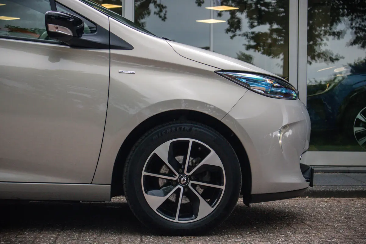 R90 Edition One 41 kWh | Huuraccu | Bose | Achteruitrijcamera