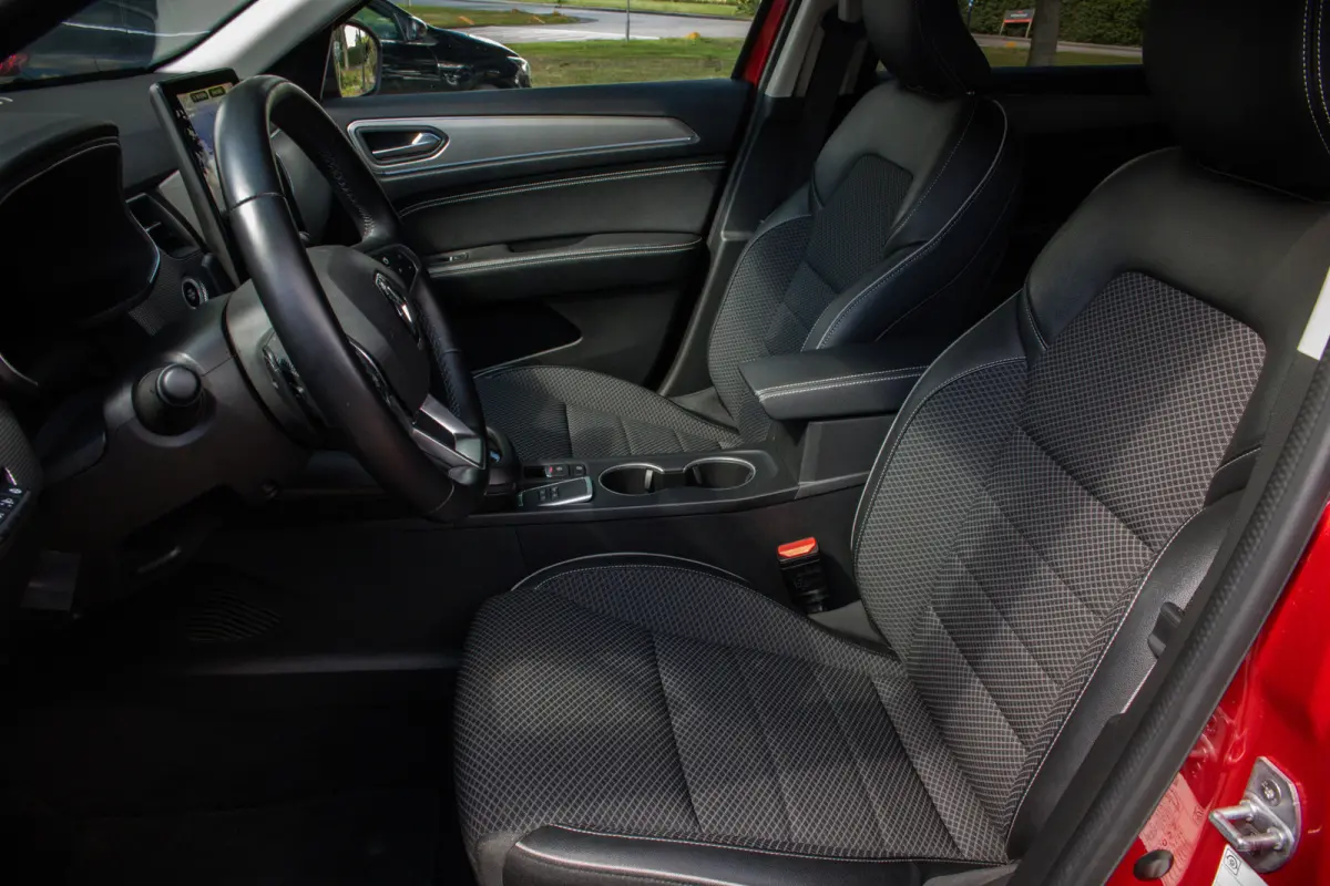 mild hybrid 140 EDC techno | Stoel- en stuurwiel verwarming | Achteruitrijcamera | Adaptieve cruise control |